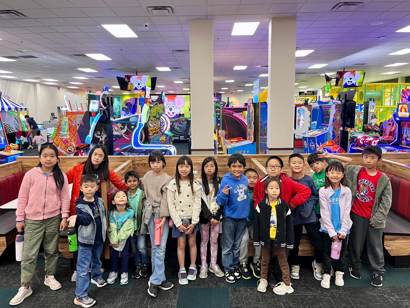 Spring Camp : DB E-PLEX Goes to Chuck E. Cheese