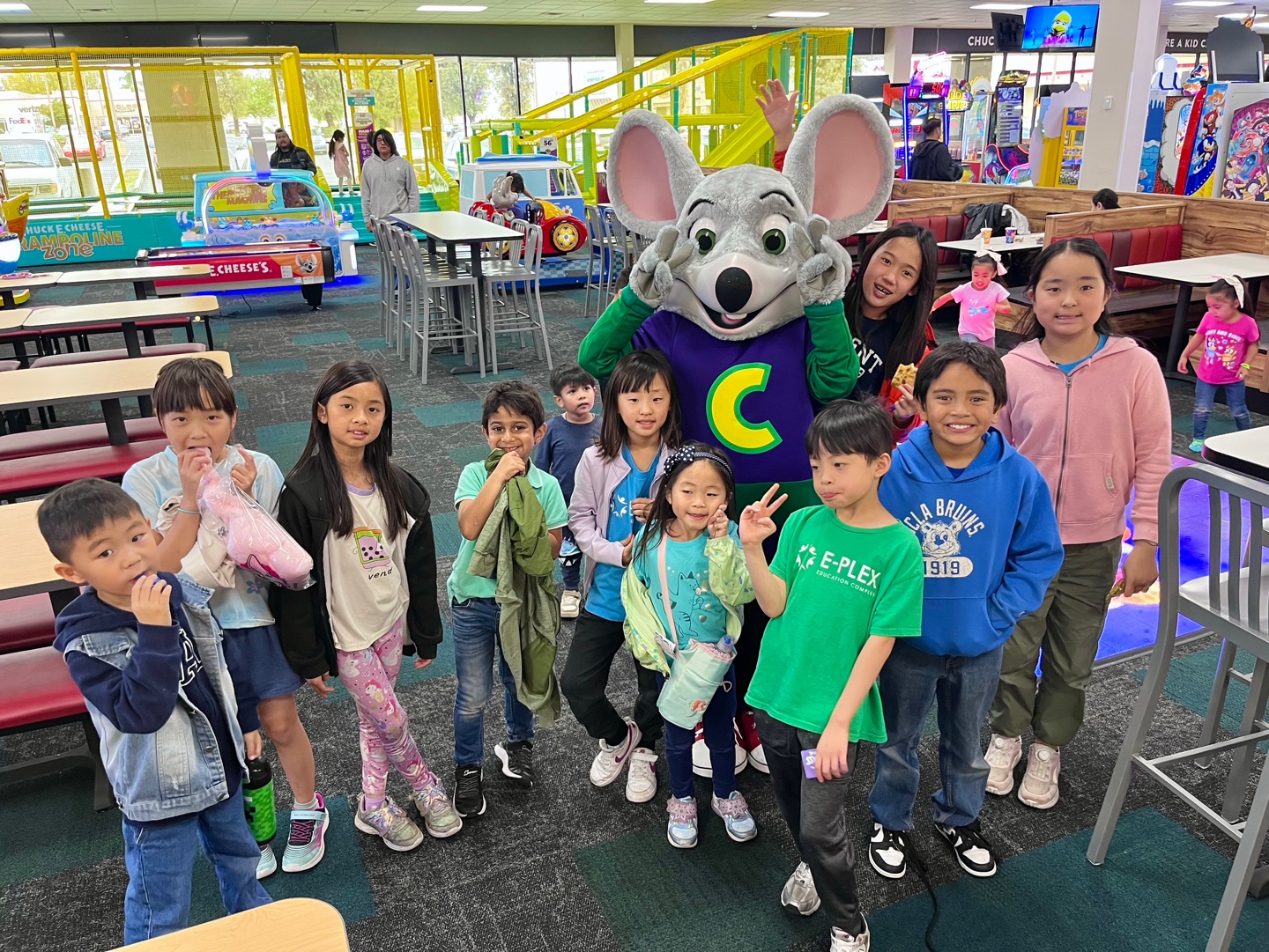 Spring Camp : DB E-PLEX Goes to Chuck E. Cheese